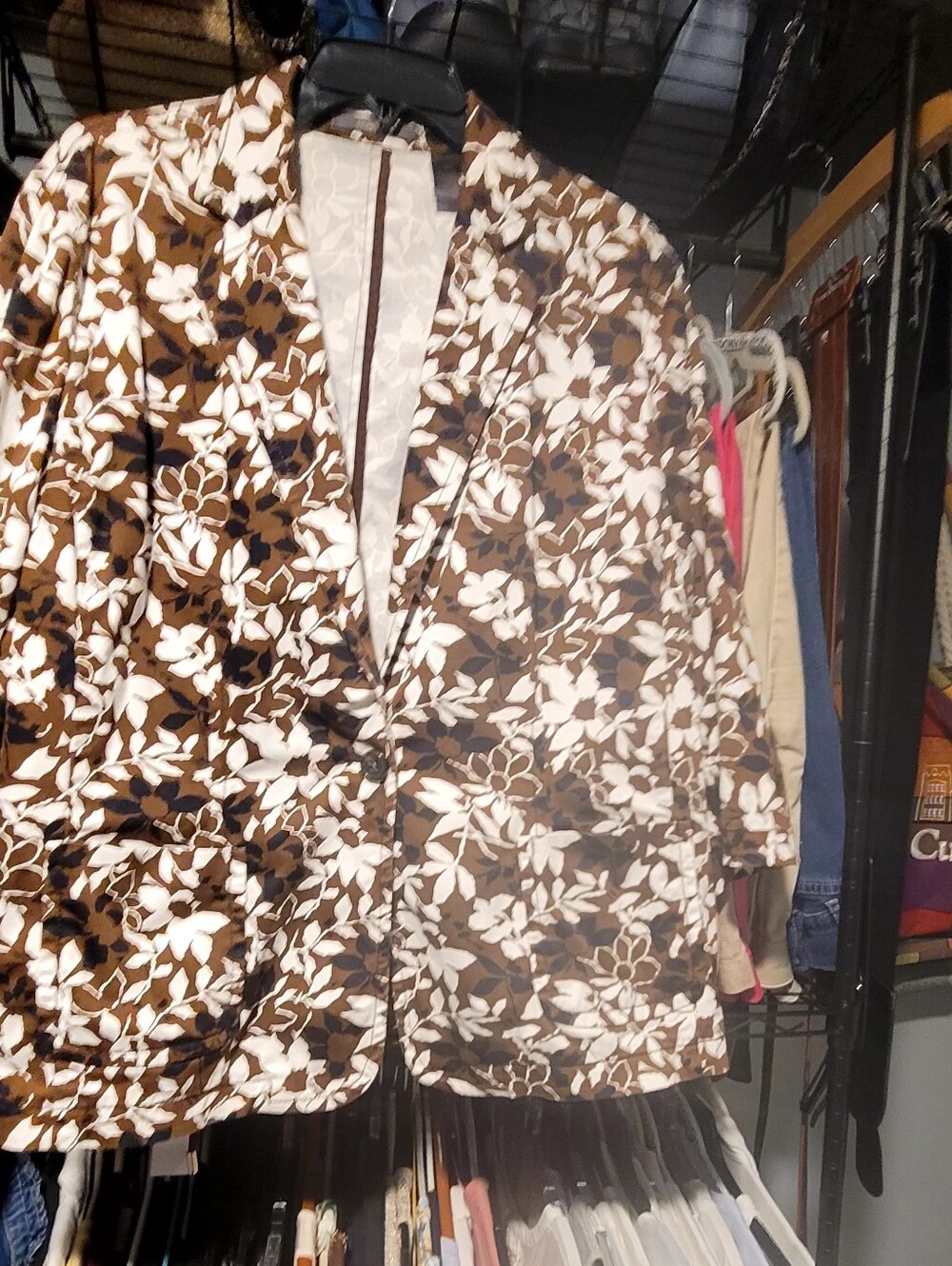 5 For $25 Worthington Brown and White Floral Blazer